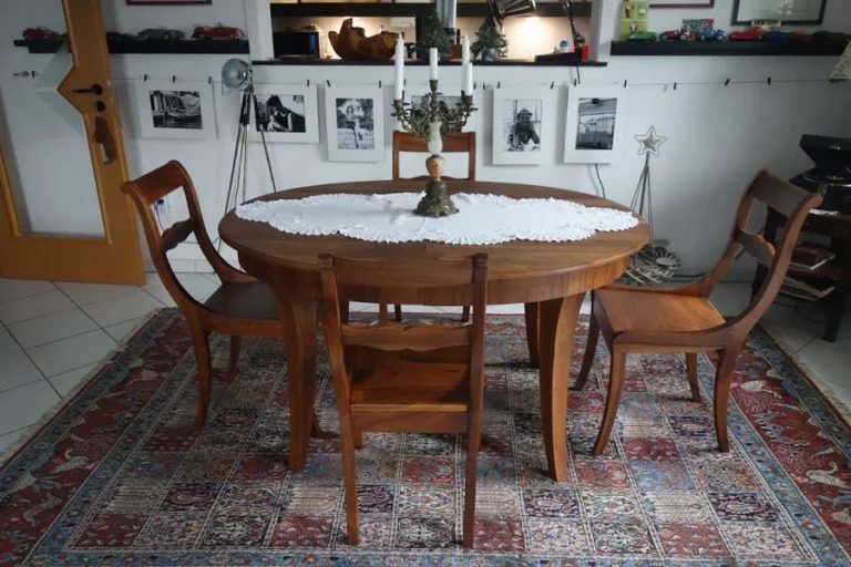 Die elegante Präzision einer Epoche: Art-Déco-Möbel im historischen Kontext